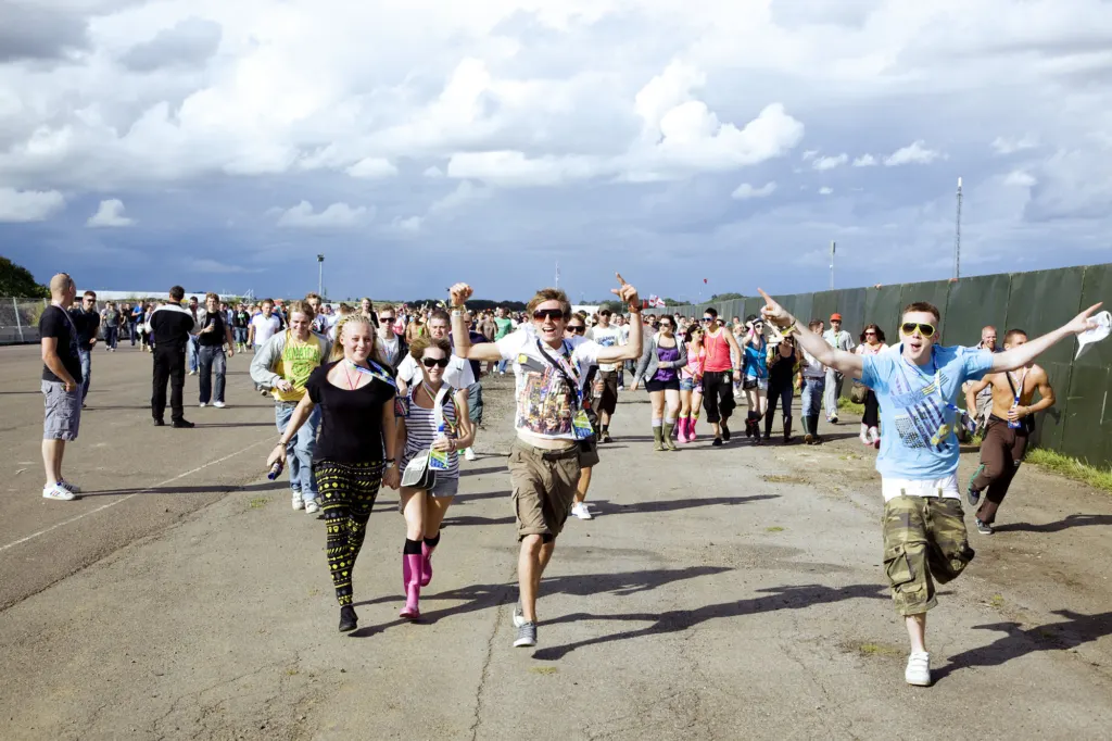 Festivalgoers and atmosphere at Global Gathering 2009